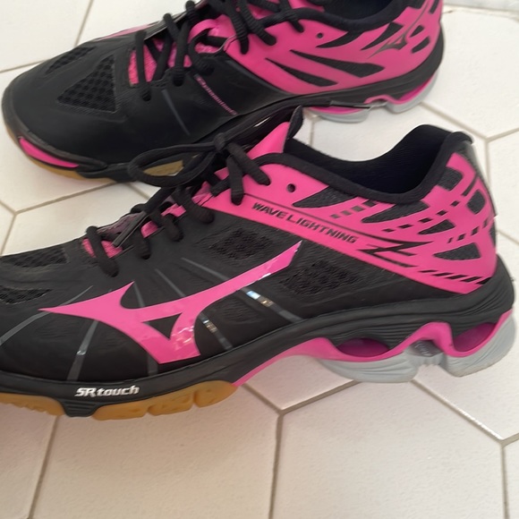 Mizuno Women’s Wave Lightning ZWOMS BK-PK Volleyball Shoe - Picture 6 of 6